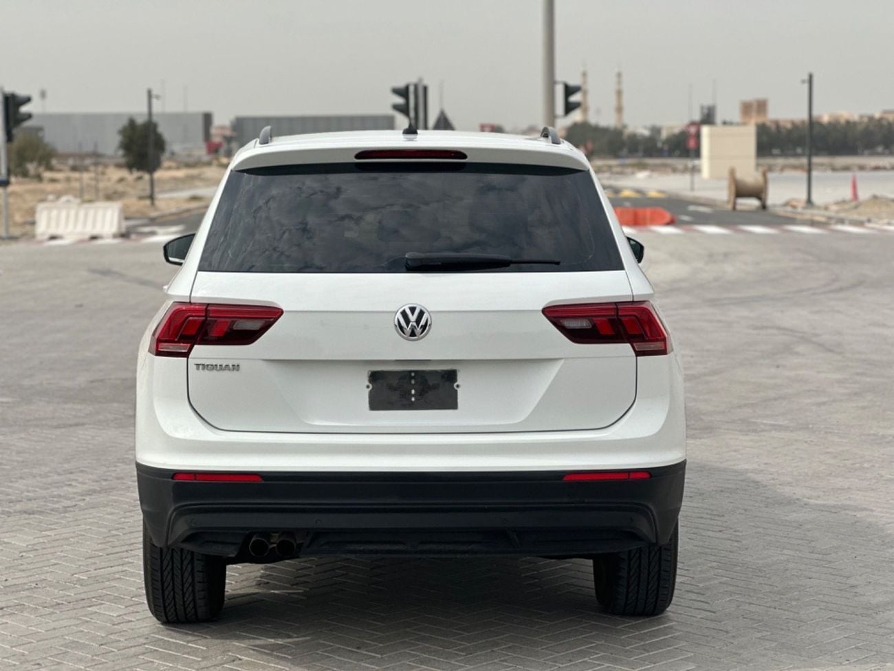 Volkswagen Tiguan Sport 2.0L MODEL 2018 GCC CAR PERFECT CONDITION INSIDE AND OUTSIDE
