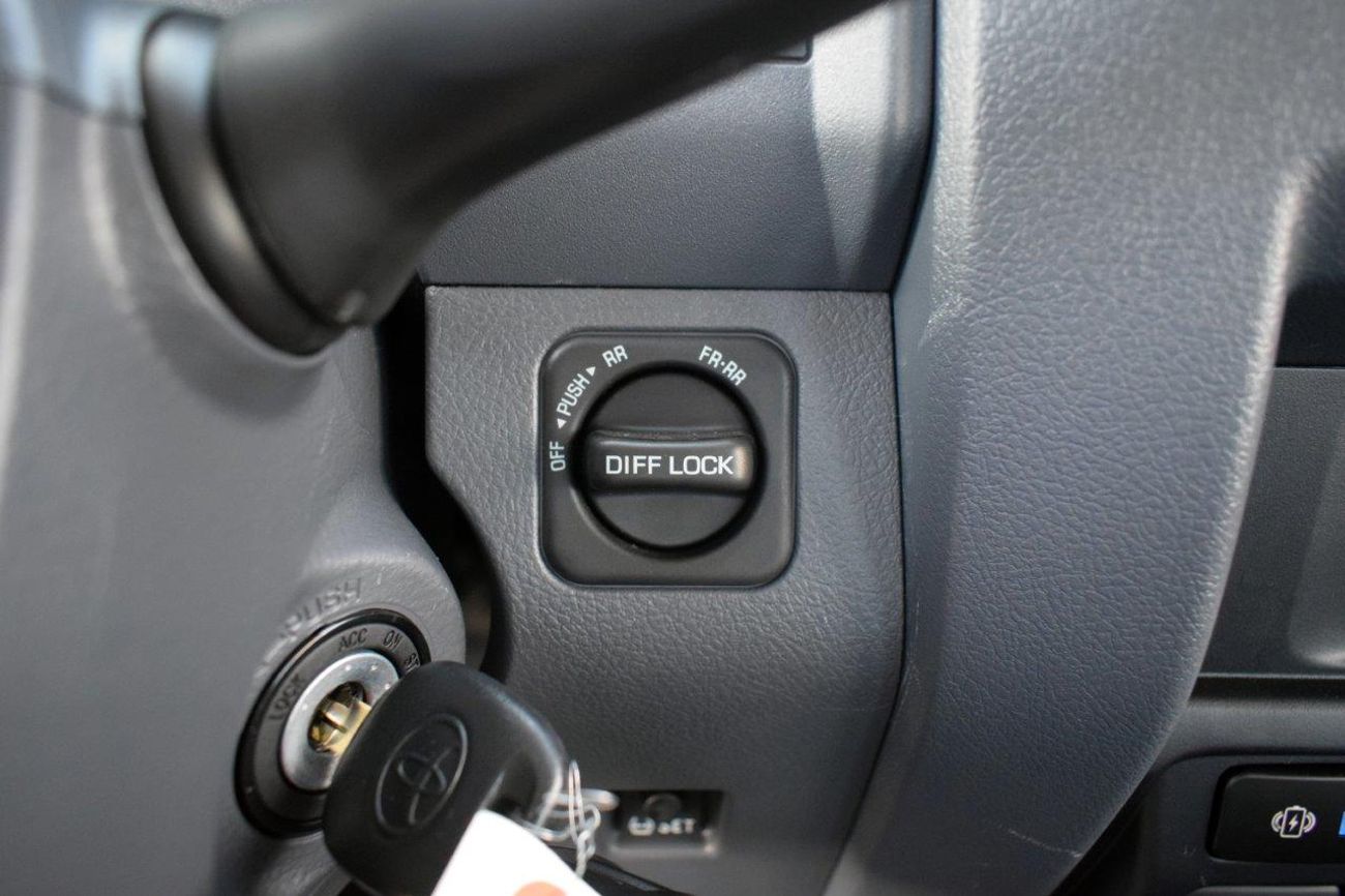 Toyota Land Cruiser Pick Up 79 DOUBLE CAB  LIMITED LX V8 4.5L TURBO DIESEL 5 SEAT MANUAL TRANSMISSION