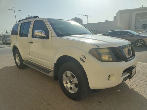 Nissan Pathfinder SE 4.5L