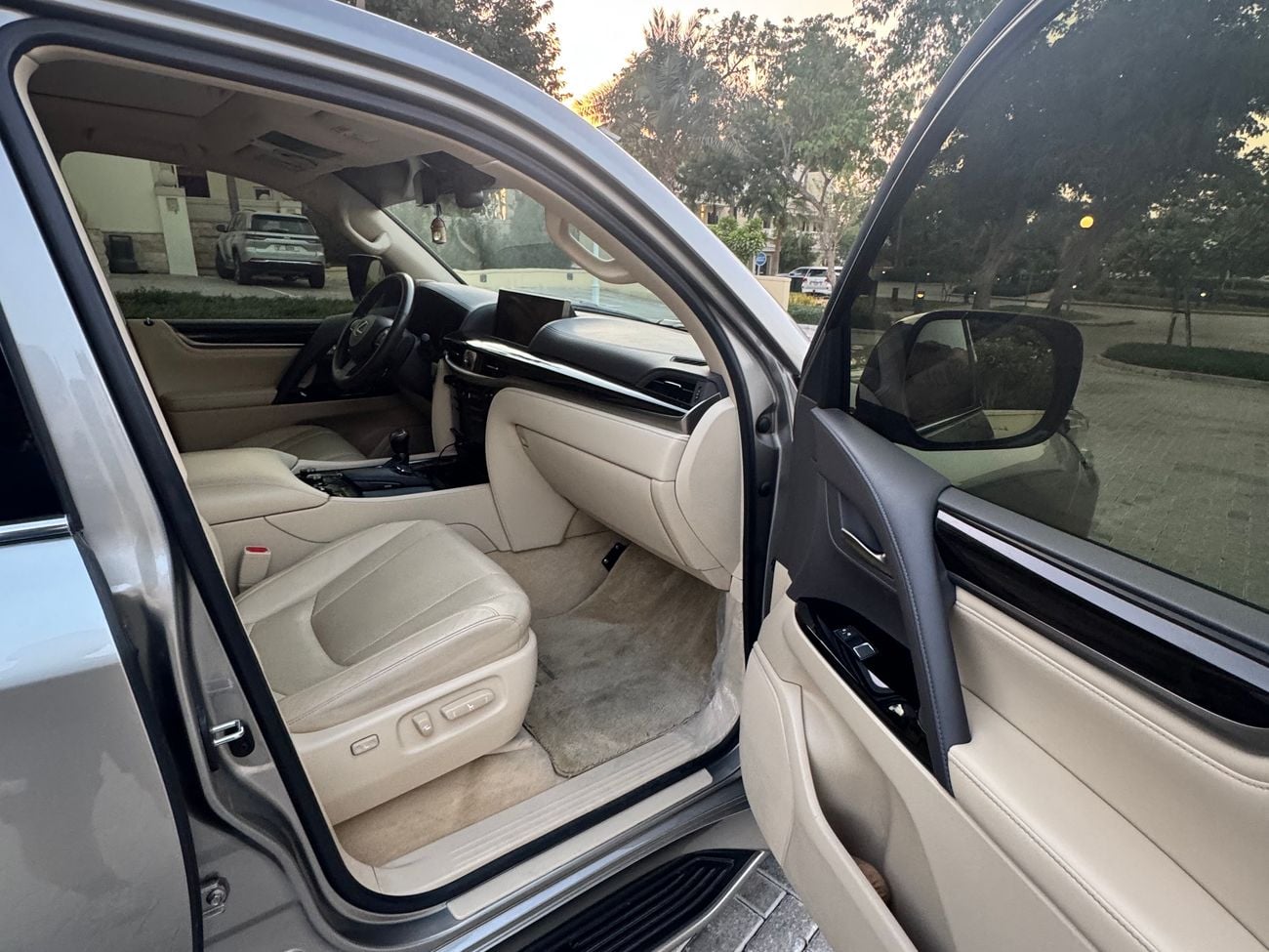 Lexus LX570