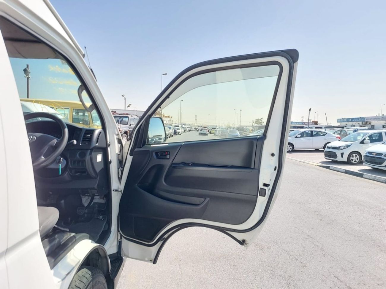 تويوتا هاياس (RAMADAN OFFER) TOYOTA HIACE VAN RHD 2014 MODEL 3.0 L DIESEL AUTOMATIC(PM14171)