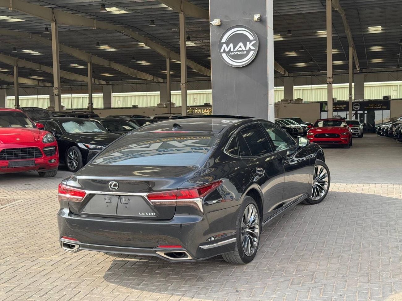 لكزس LS 500 محرك V6 سعة 3.5 لتر / أعلى المواصفات لكبار الشخصيات / كاميرات 360 درجة / تدليك لجميع المقاعد / بحالة