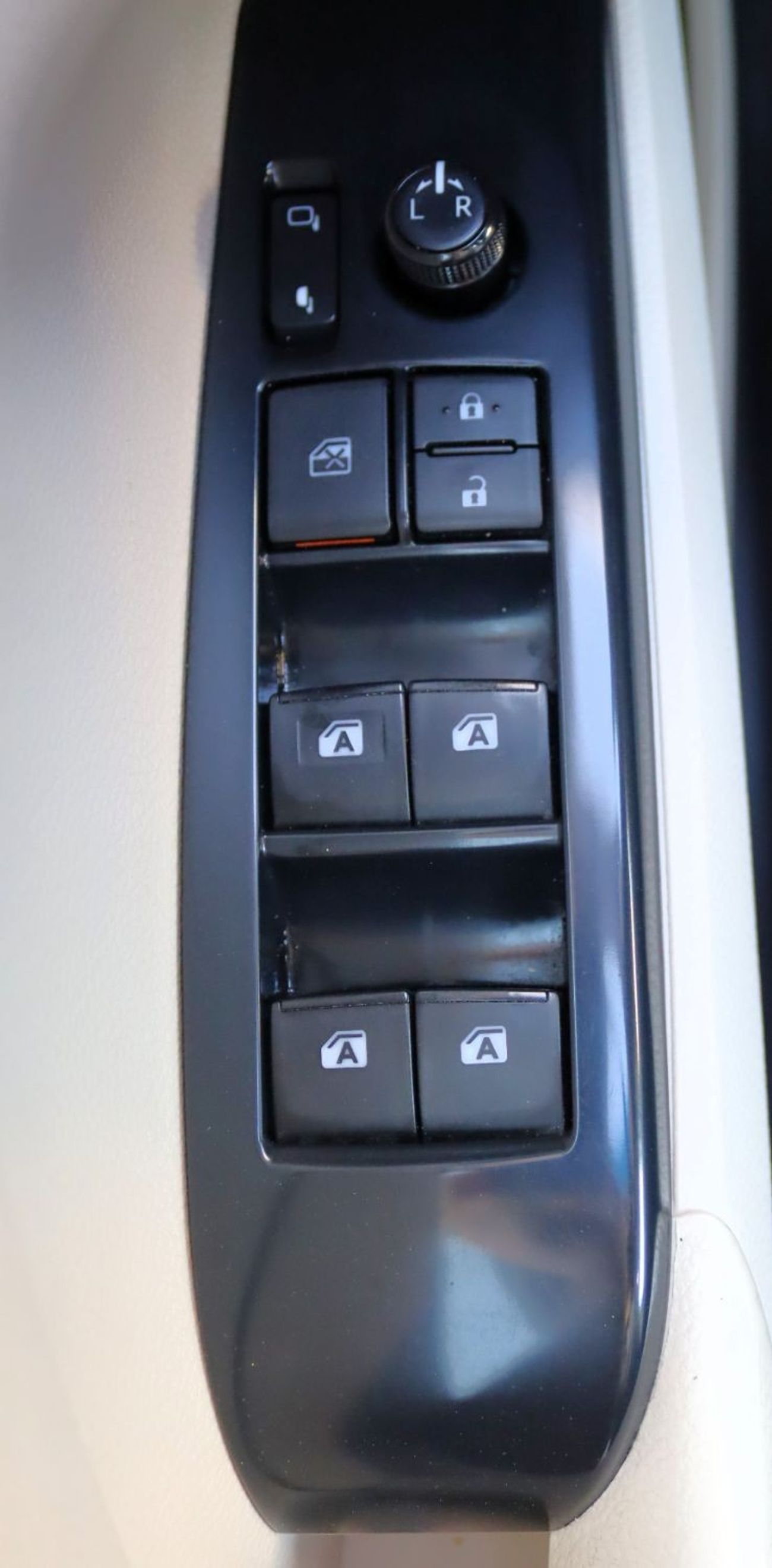 تويوتا كامري SE+ 2.5L