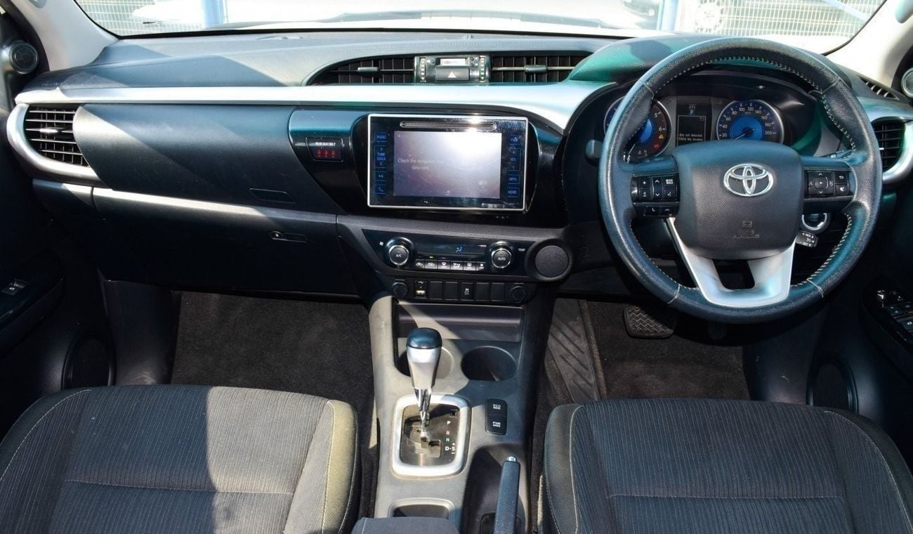 Toyota Hilux SR5 with canopy