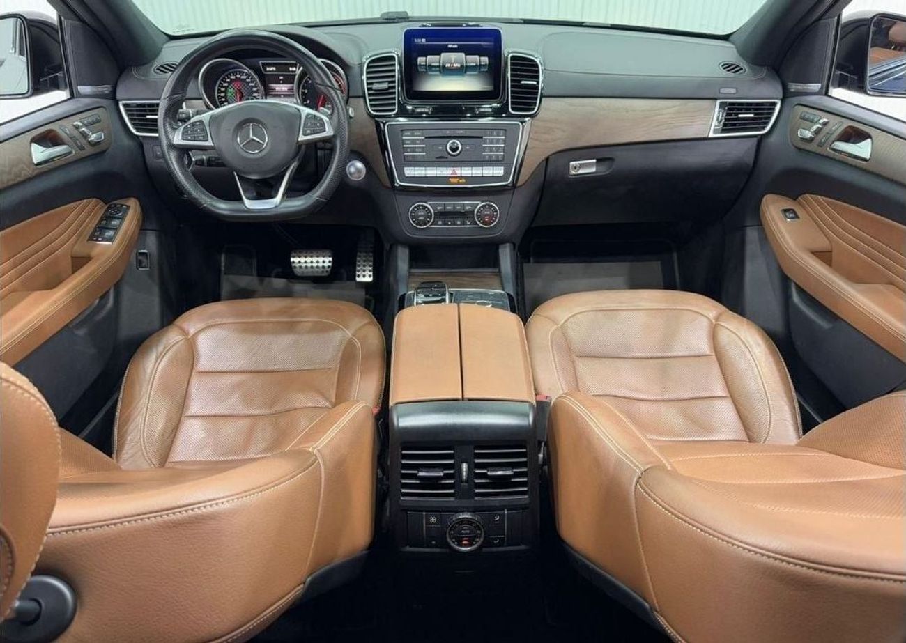 مرسيدس بنز GLE 43 AMG Std 3.0L 2018 Mercedes-Benz GLE 43 AMG, 1 Year Warranty, Full Service History, GCC