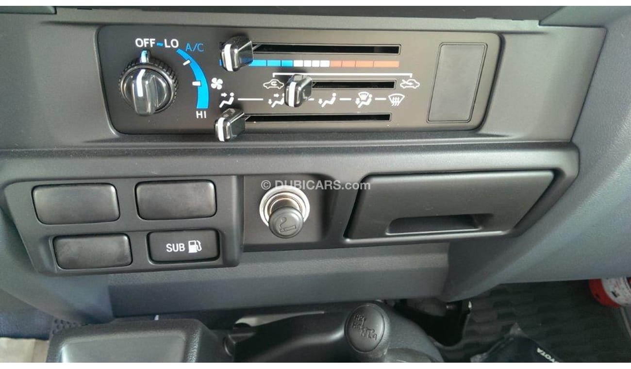 Toyota Land Cruiser Hard Top 78 LX 13, Diesel, 13 Seats