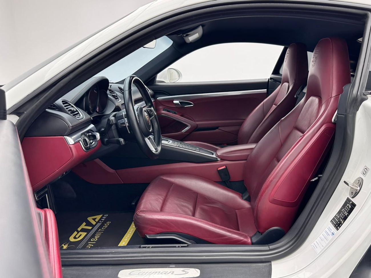 Porsche 718 Cayman S 2.5L A/T 2018 Porsche 718 Cayman S, April 2026 Porsche Warranty, Porsche Full Service History, GCC