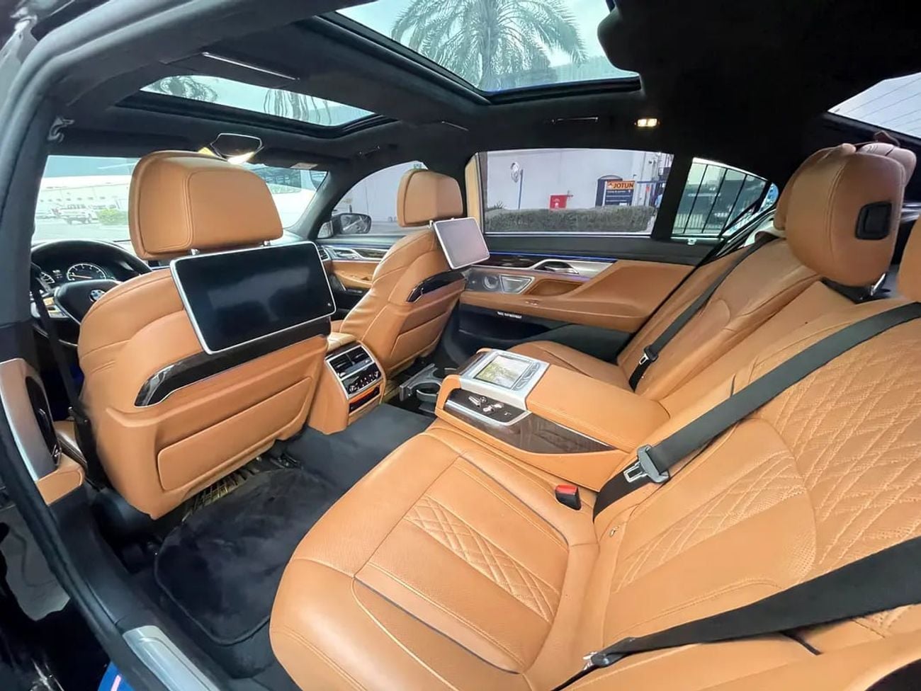 بي أم دبليو 750Li 750Li xDrive GCC Specs - Pristine Condition