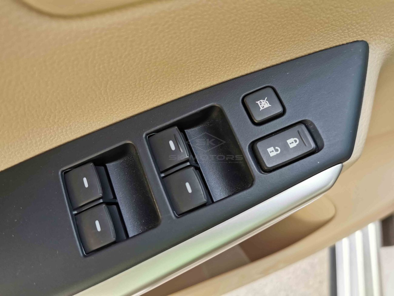 Mitsubishi Montero 3.0L Petrol, 18" Rims, Sunroof, Push Start, Back Sensor, Bluetooth, Fog Lights, CD-USB(CODE # MSP01)