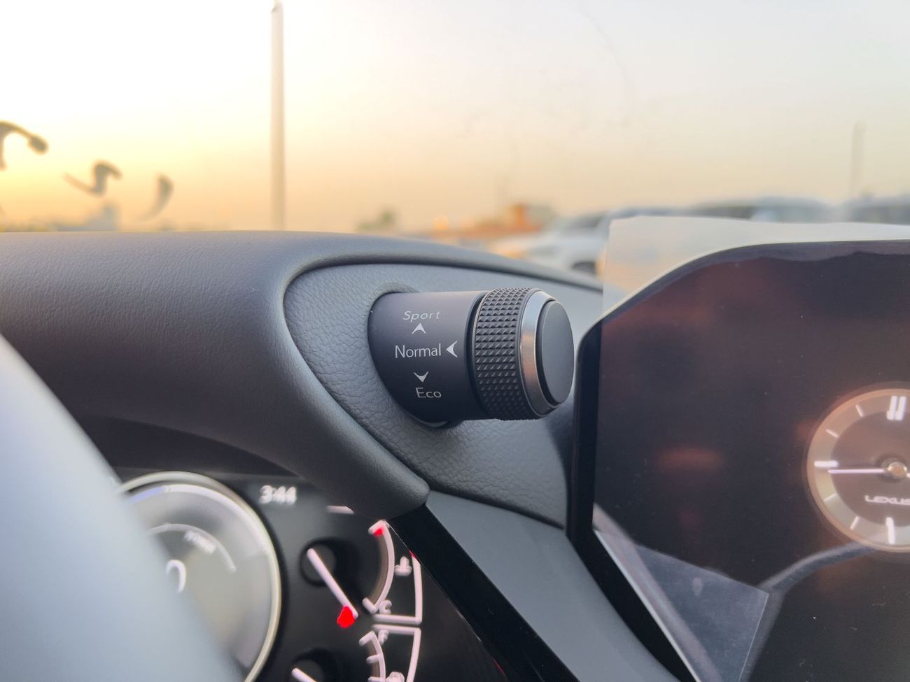 لكزس ES300h EXPORT ONLY - ES300h 2.5L Hybrid