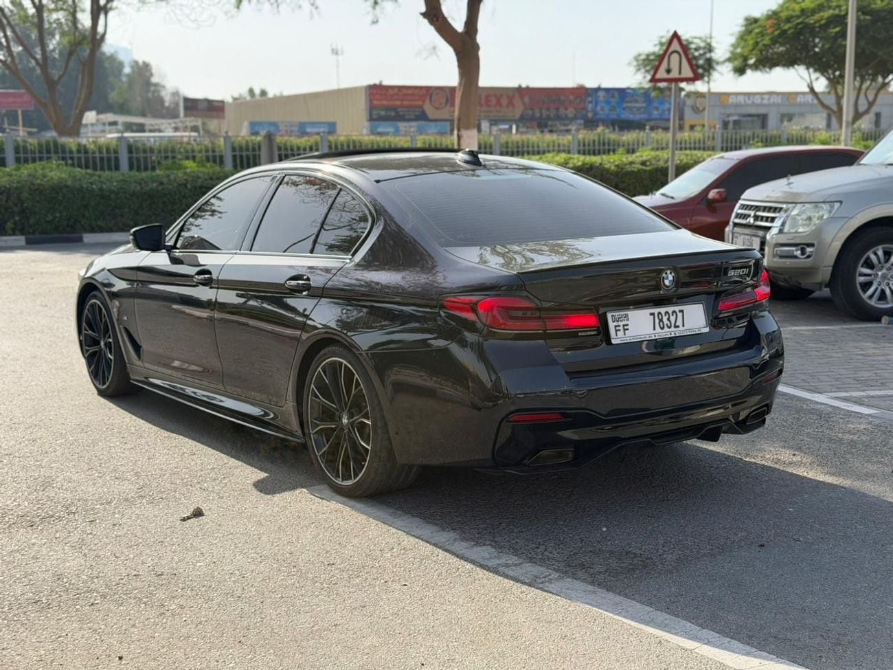 BMW 520i Std 2.0L 2021 European specs | Full Option | No Accidents and No paint