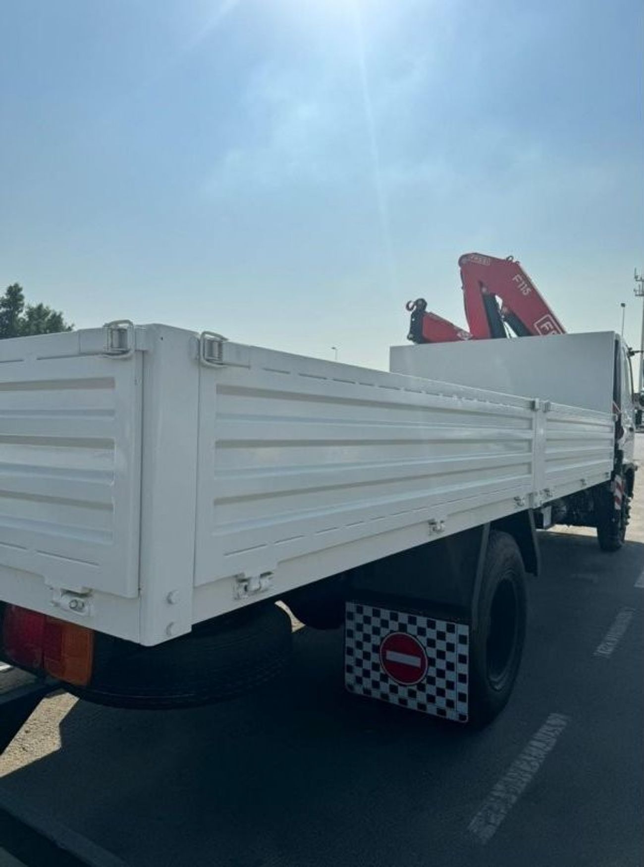 هينو 500 هينو 500 سلسلة 1221 مع صندوق كارجو والونش 5.8 طن ديزل يدوي صفر كم