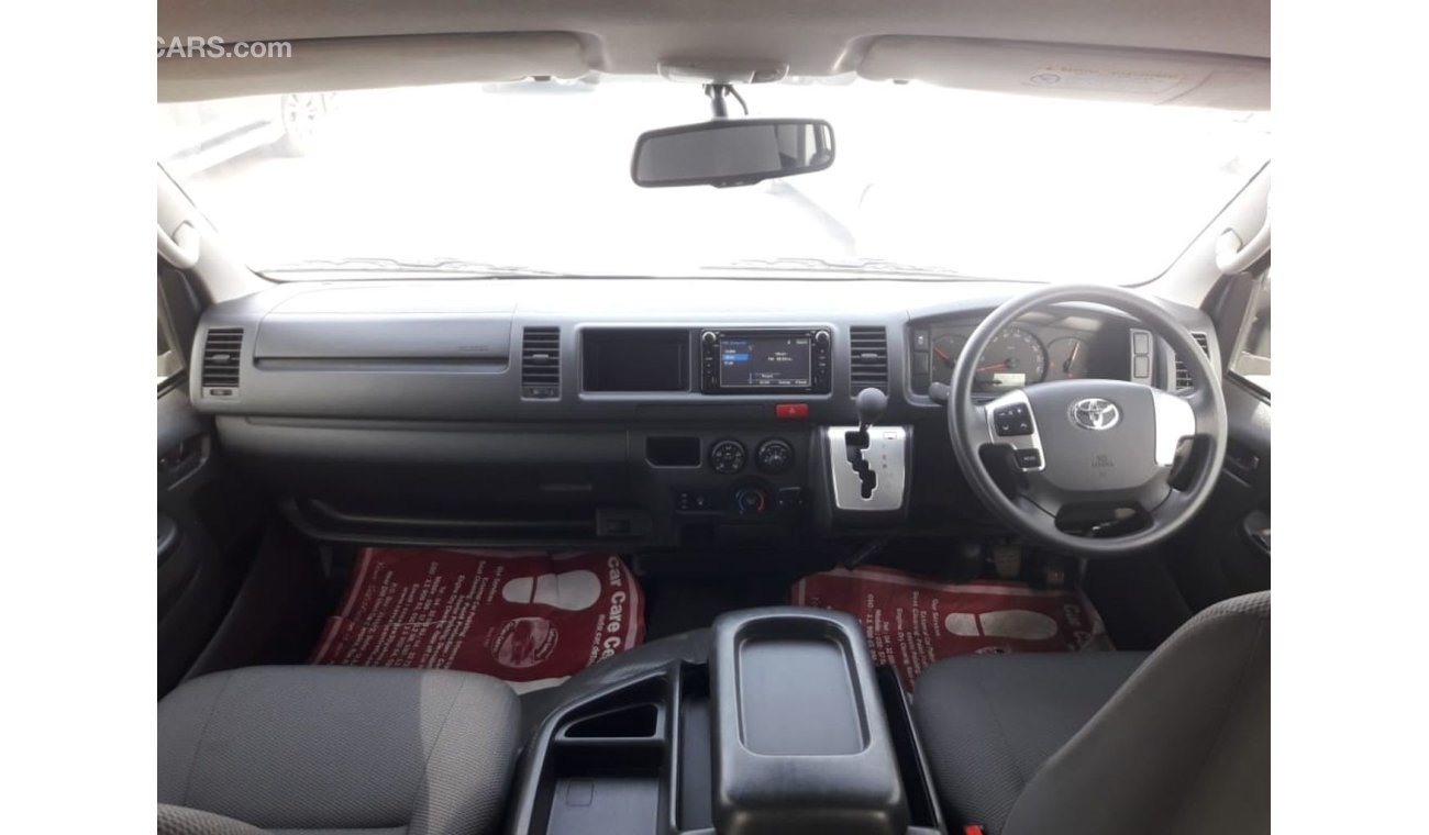 تويوتا هاياس Hiace Commuter RIGHT HAND DRIVE (Stock no PM 715 )