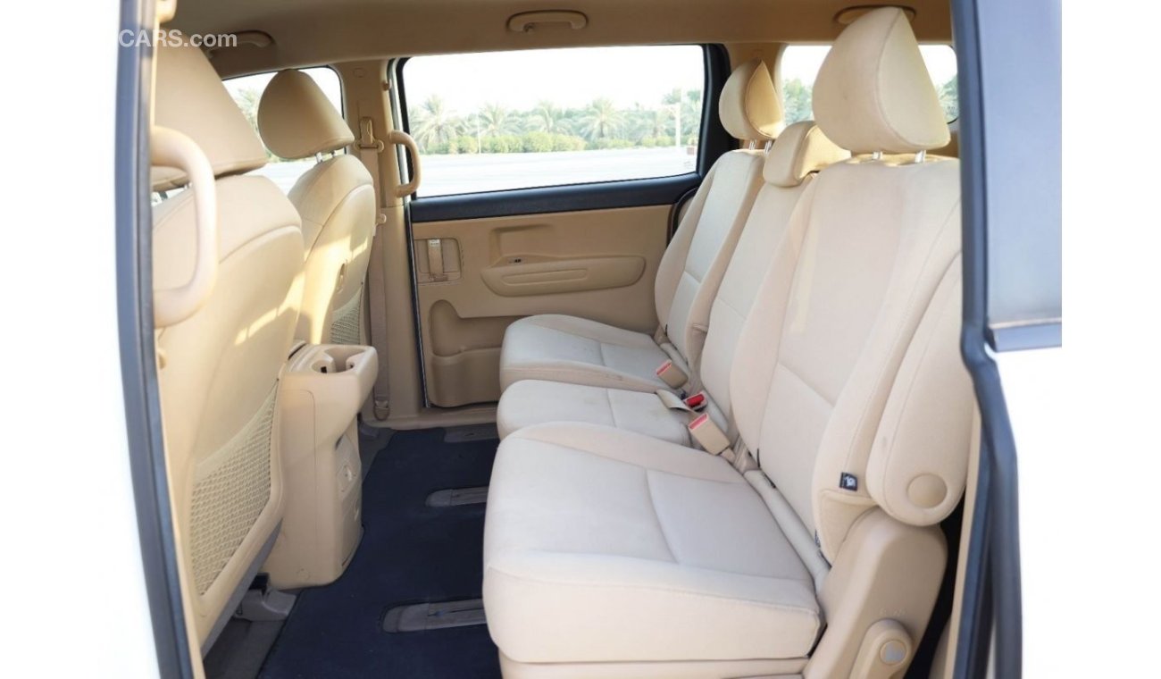 Kia Carnival | Grand Carnival | 8 Seater | 6 CYL | Excellent Condition | GCC Specs