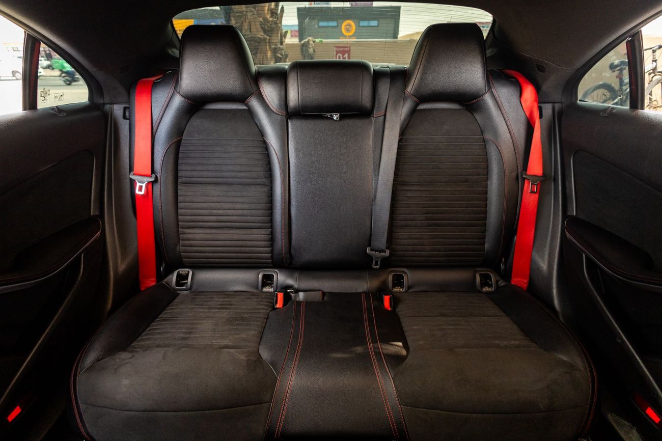 Mercedes-Benz CLA 250 Std 2.0L (224 HP)