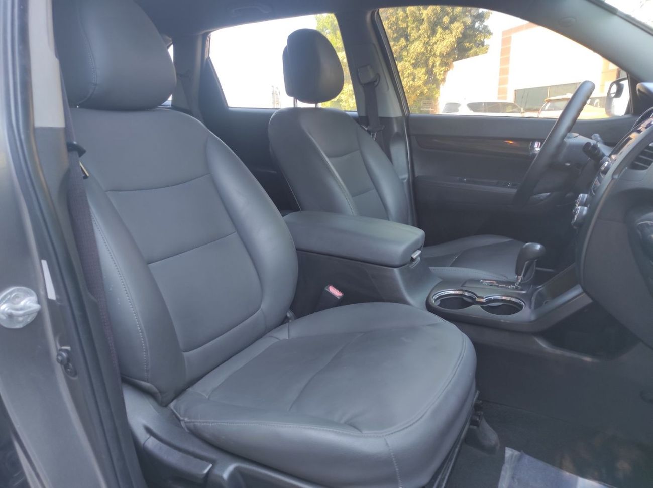 كيا سورينتو Base 3.3L AWD Kia Sorrento 2013 usa V6 7 seater full automatic