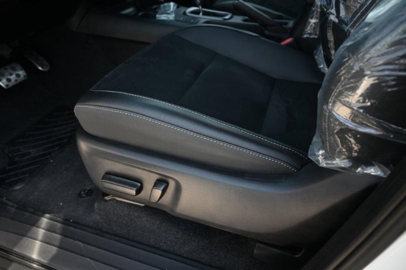 Toyota Hilux 2.8L TURBO DIESEL GR SPORT AUTOMATIC TRANSMISSION ( FOR RE-EXPORT ONLY )