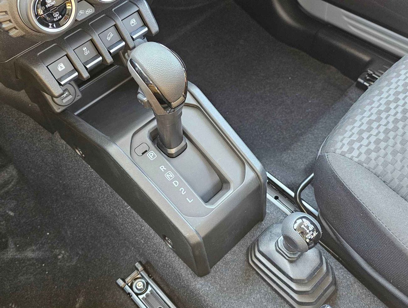 Suzuki Jimny GLX, 1.5L V4  PETROL / All Grip off Road / 4WD (CODE # JY15GL)