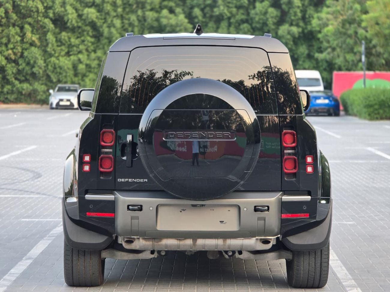 Land Rover Defender 110 X-DYNAMIC HSE P400 Defender 110 X-Dynamic HSE 2025 | GCC Specs | Brand New | Perfect condition | Under warranty 2 years
