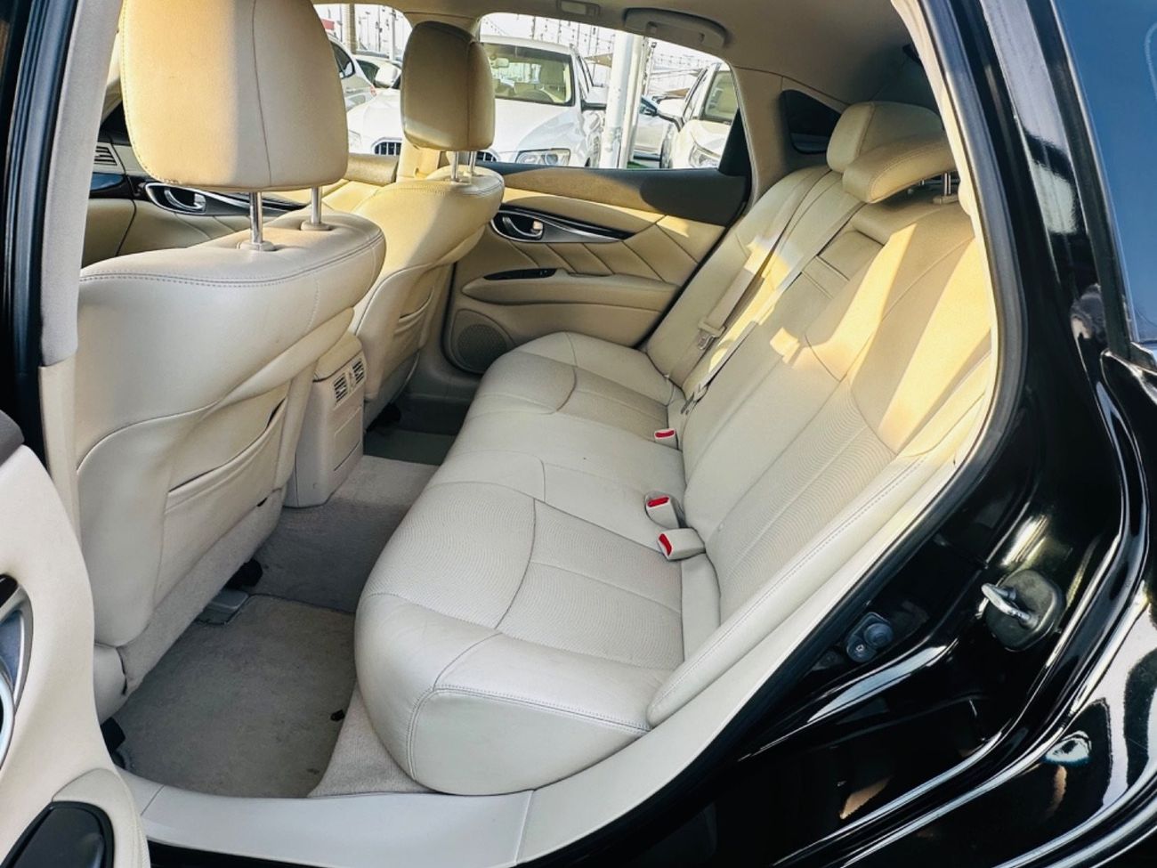Infiniti Q70 Sports MODEL 2016 GCC CAR PERFECT CONDITION INSIDE AND OUTSIDE FULL OPTION SUN ROOF LEATHER SEATS