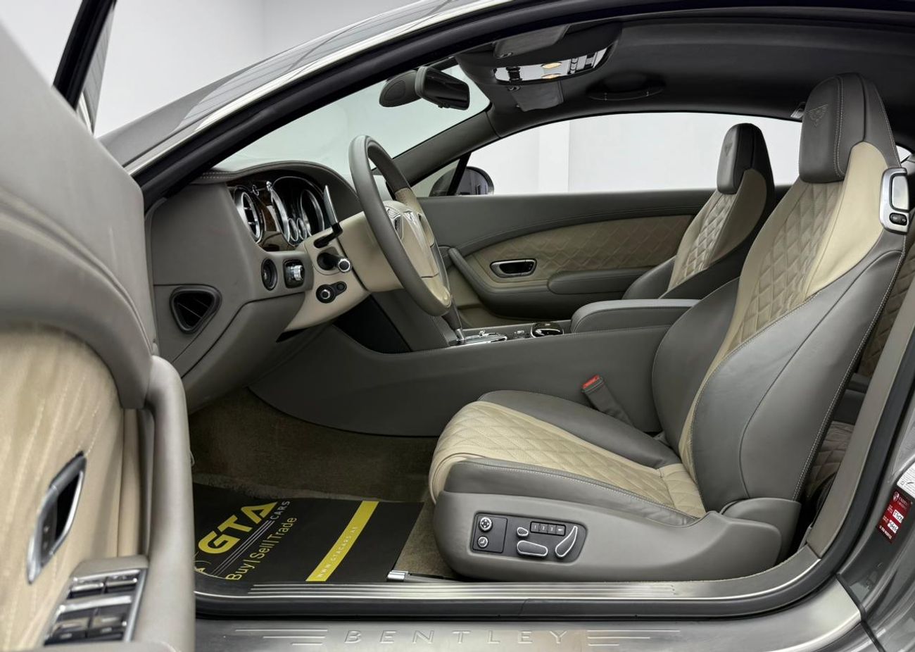 بنتلي كونتيننتال جي تي 2016 Bentley Continental GT, Service History, Excellent Condition, GCC