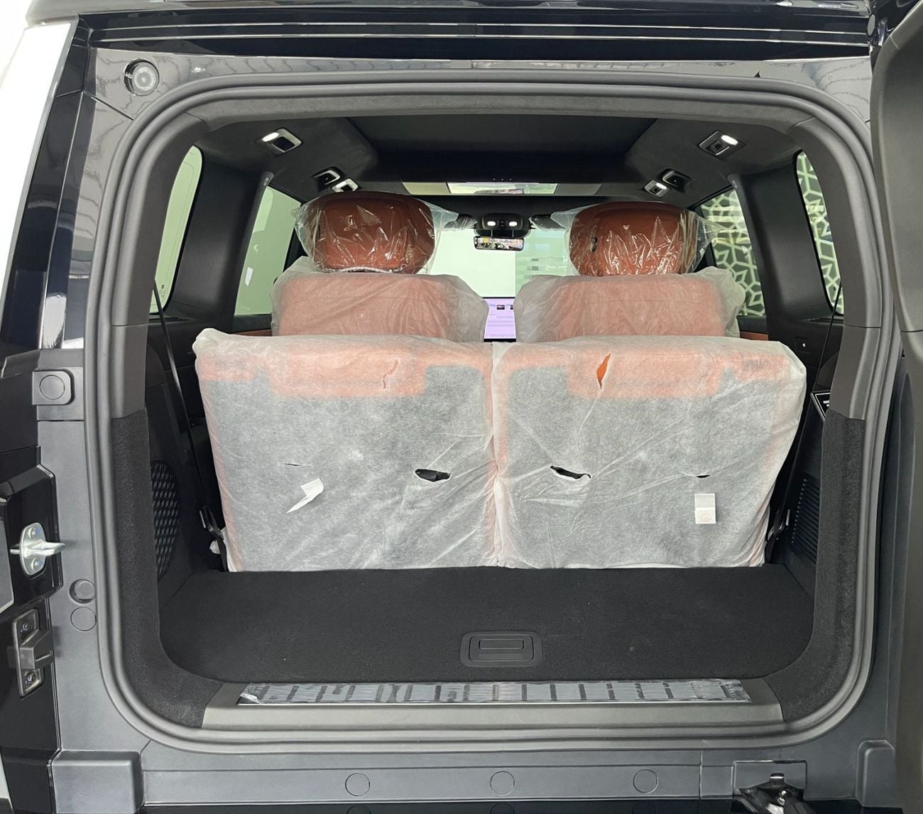 روكس أداماس VIP- 6 seater