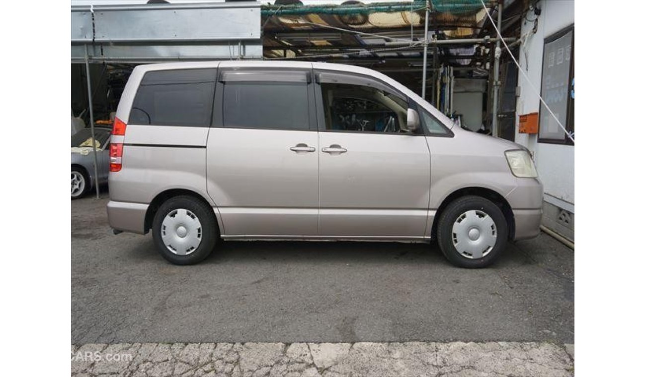 Toyota Noah AZR60G