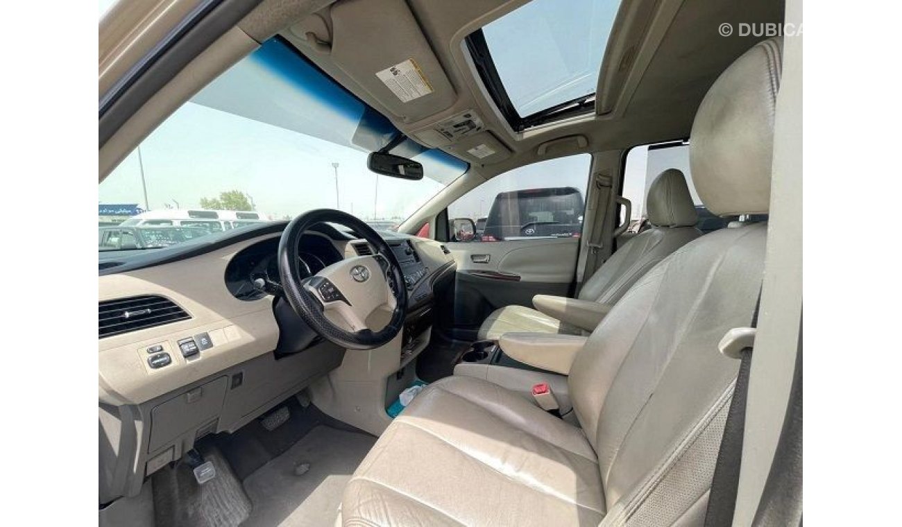 Used TOYOTA SIENNA 2011 XLE 2011 for sale in Dubai 439750