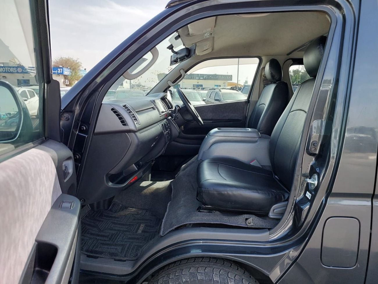 تويوتا هاياس TOYOTA HIACE VAN RHD 2004 MODEL 2.0 L PETROL AUTOMATIC(PM02513)