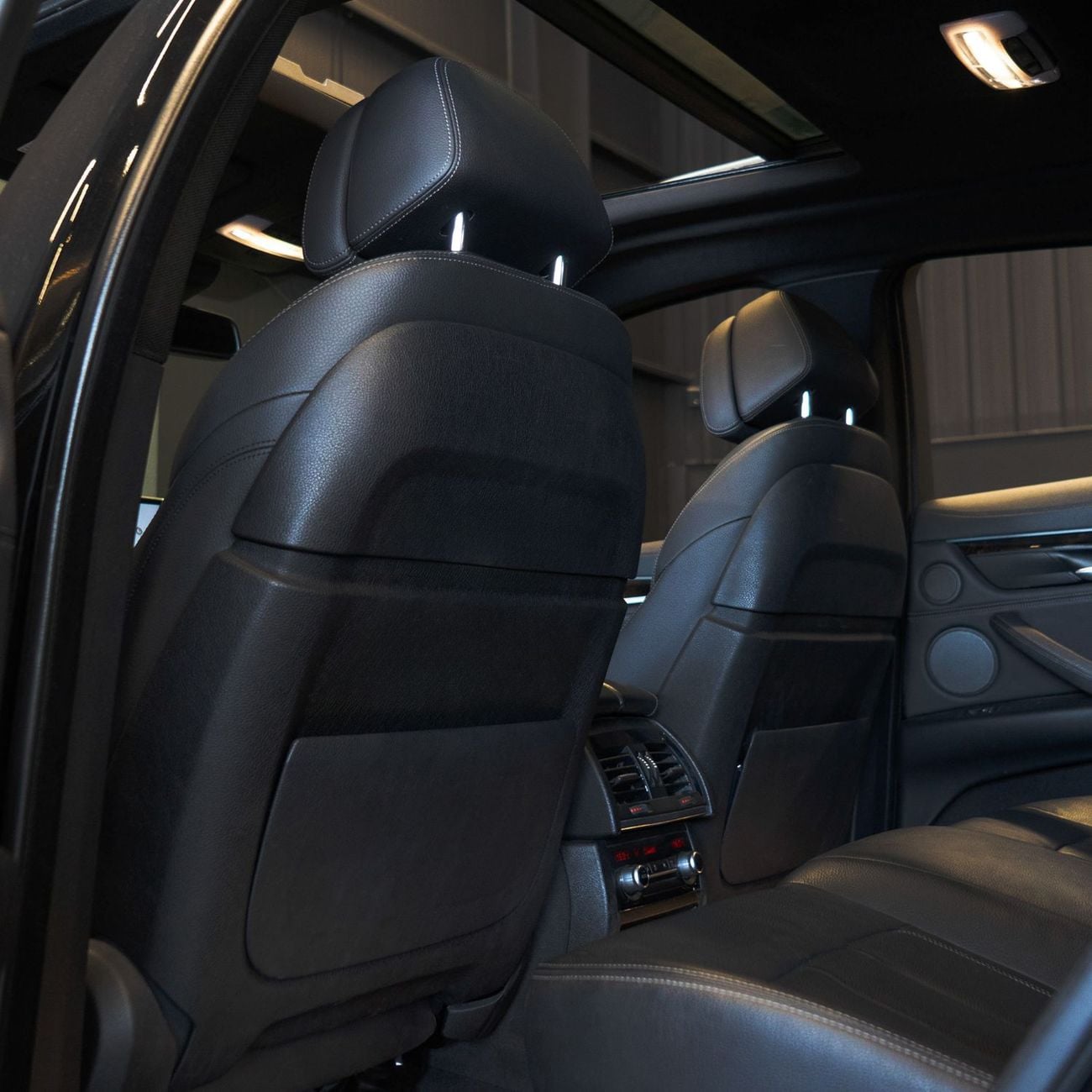 BMW X6 xDrive 35i 3.0L AED 1,632 P.M • 0% Downpayment • X6 xDrive35i M Sport • Clean Title • 1 Year Warrant