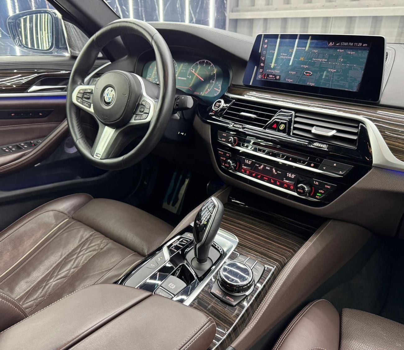 بي أم دبليو M550i STD 4.4L