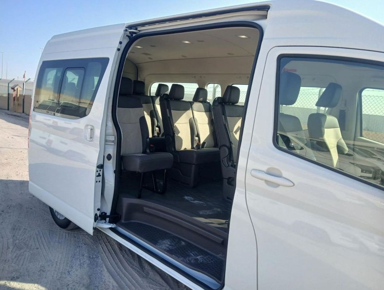 Toyota Hiace ECT0006 - Toyota Hiace High Roof Passenger Van - 2.8L Diesel Manual White - Full Options