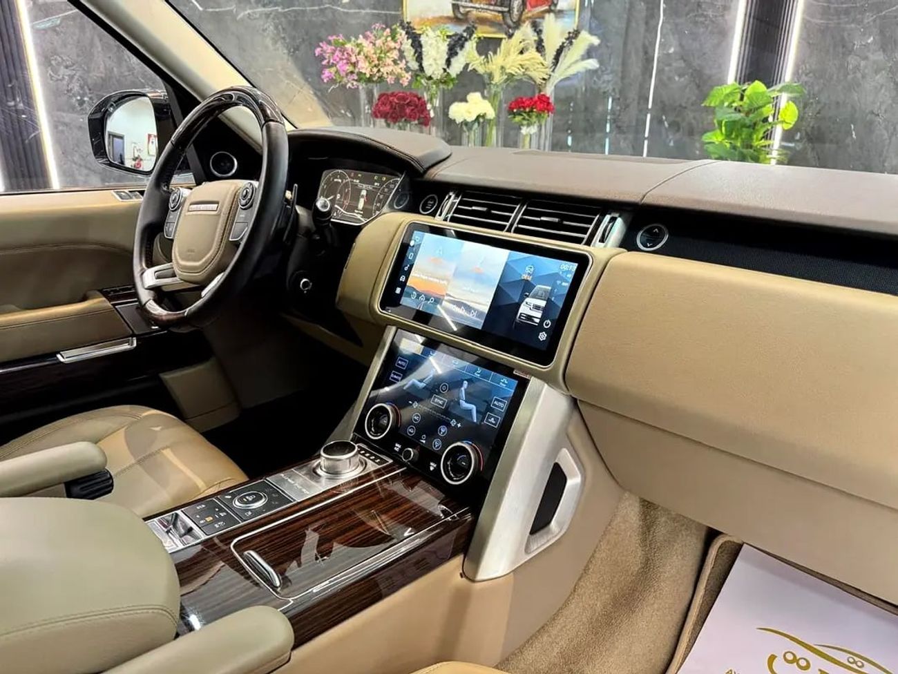 لاند روفر رينج روفر Autobiography SV 5.0L AMAZING VOGUE SV DESIGN || V8 SUPERCHARGED || GCC || PERFECT CONDITION