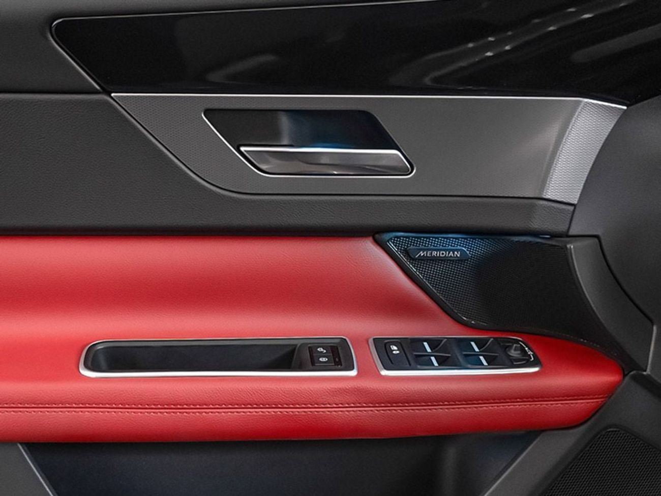 جاكوار XF R-Sport 2.0L Sedan