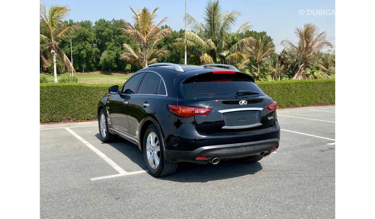 Infiniti QX70 Excellence Good condition car GCC