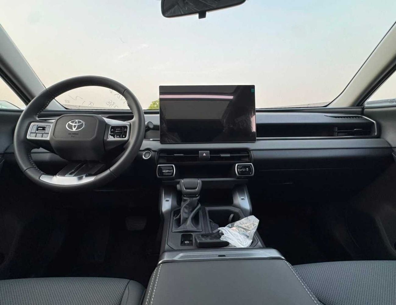 تويوتا راف ٤ LUXURY HEV (NON GCC) LUXURY || 2.0L PETROL V4 | RADAR | PANORAMIC ROOF | REAR ENTERTAINMENT SCREEN | FULL OPTION (CODE #