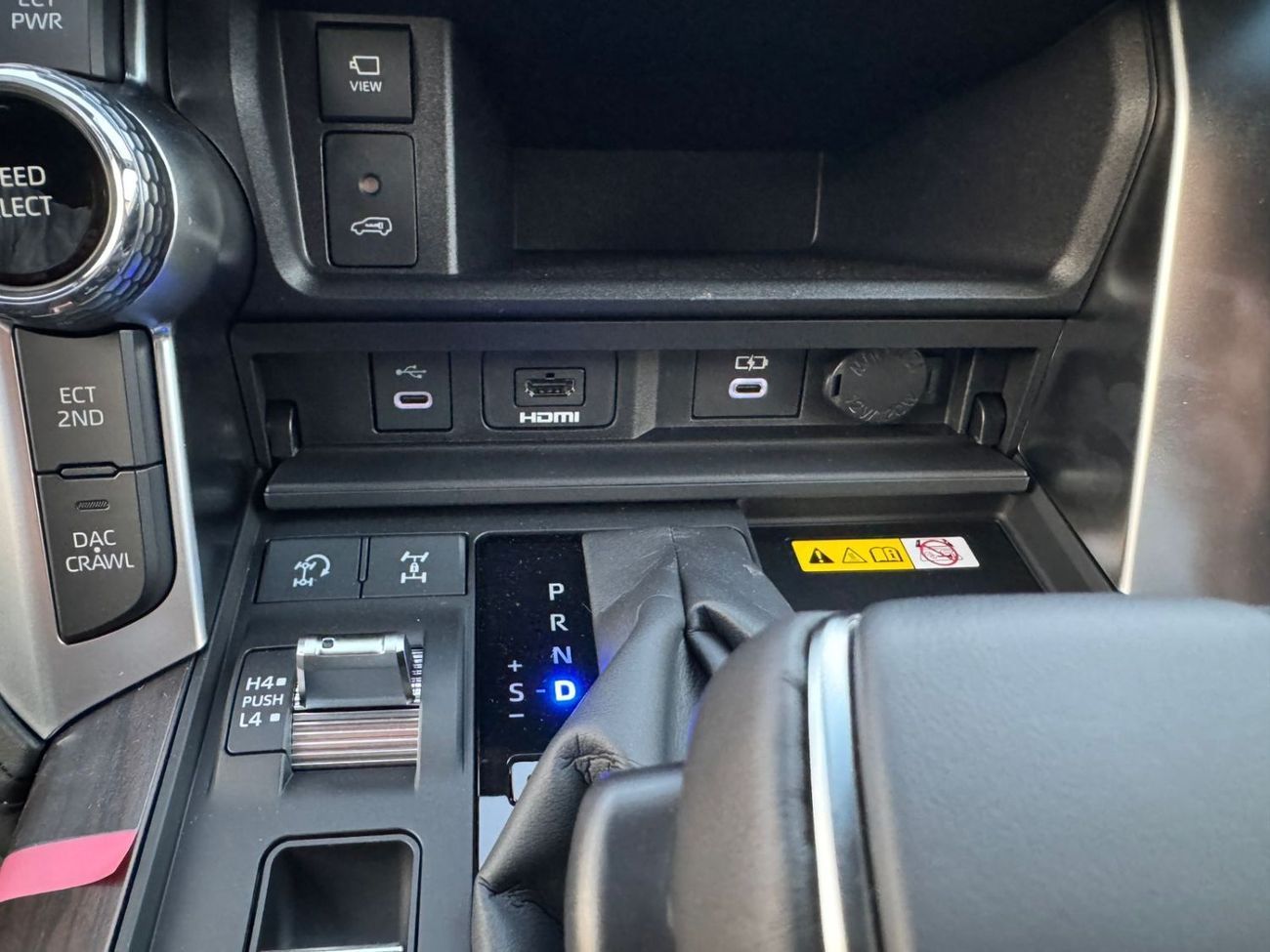 Toyota Land Cruiser TOYOTA LC VX  300 4.0L PTR GCC A/T F/O WHITE 2025