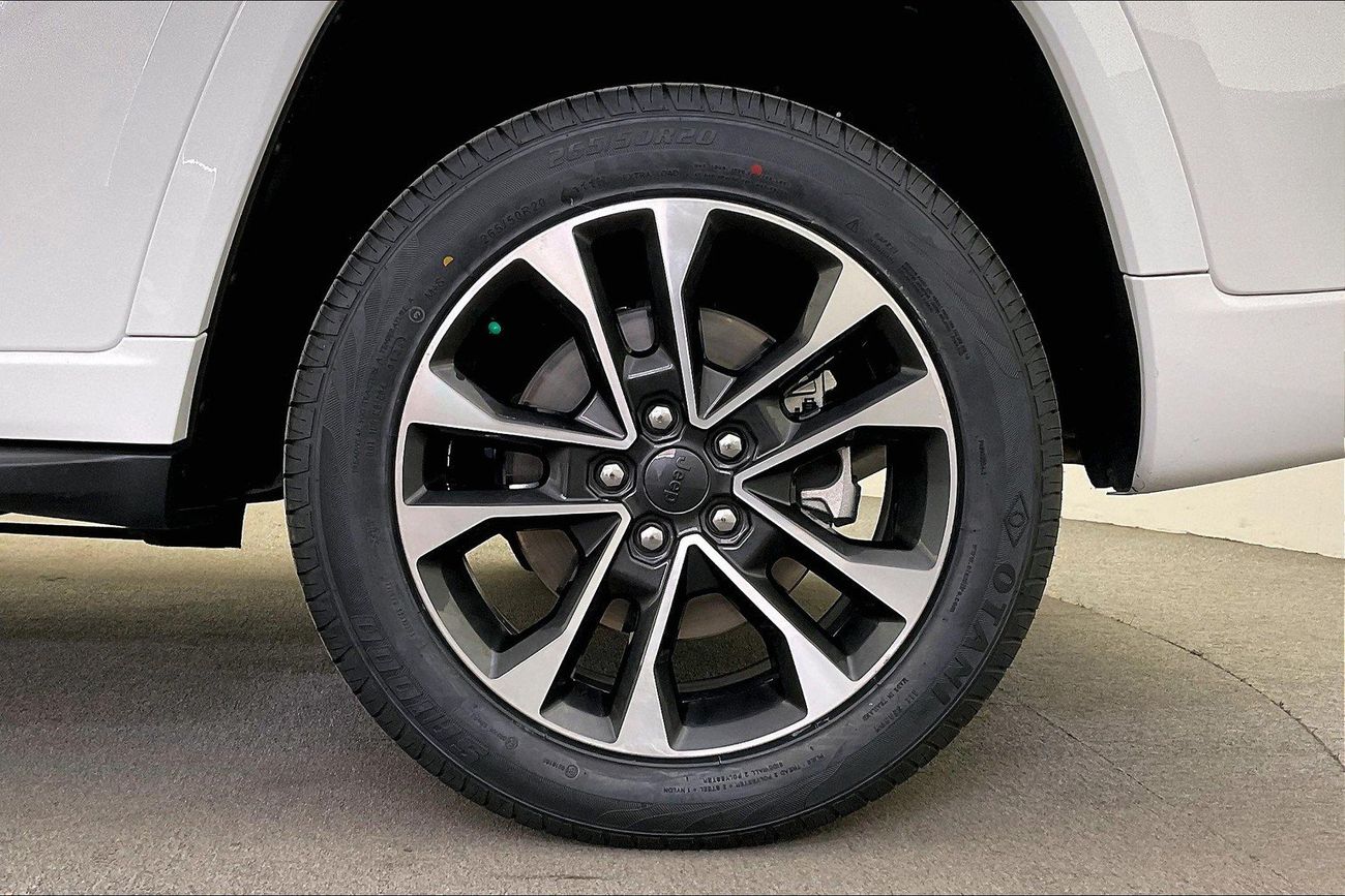 جيب جراند شيروكي Overland | شامل الضمان | 0 ﺪﻔﻋﺓ ﺃﻮﻟﻯ