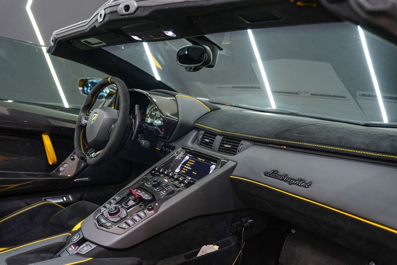 Lamborghini Aventador Roadster SVJ, 1 of 800, Full Carbon Fiber Package, Very Low KM!!