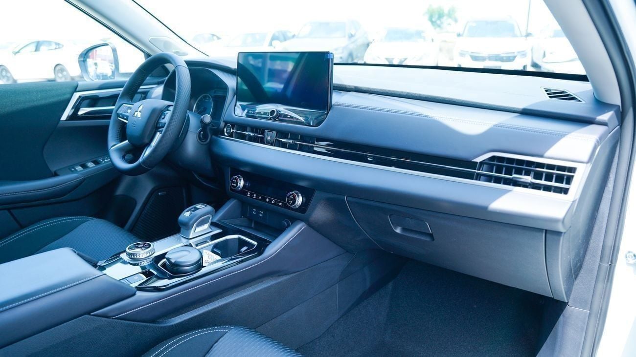 Mitsubishi Outlander GLX MIDLINE Brand New 2026 Mitsubishi Outlander Medium Line (G10) 2.5L | 7-Seater SUV | GCC Specific