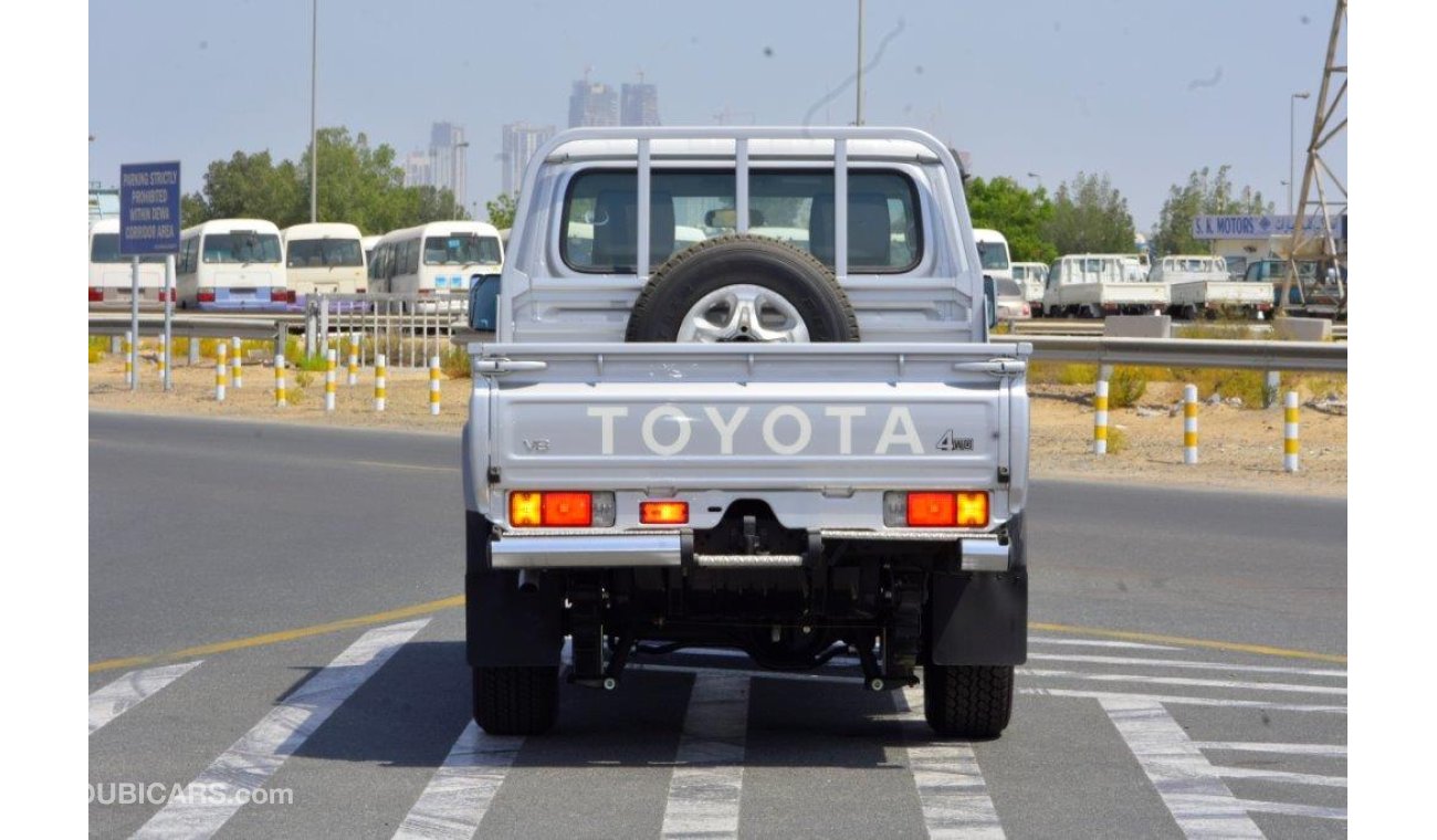 Toyota Land Cruiser Pick Up Double Cabin DLX V8 4.5L Diesel MT