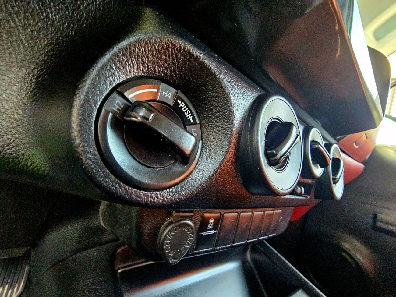 Toyota Hilux PATROL/ AUTO GEAR/ WIDE BODY / AUTO WINDOWS / FULL OPTION