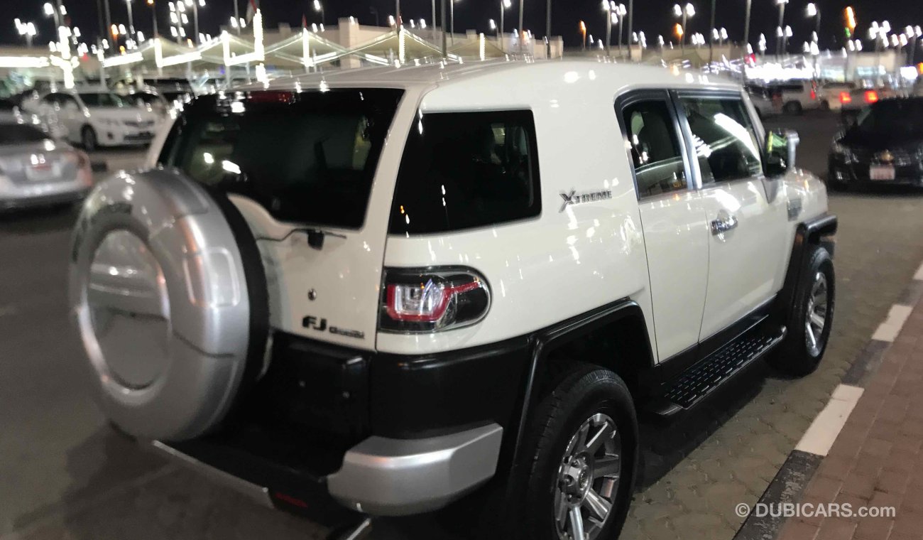 Toyota FJ Cruiser خليجي رقم 1