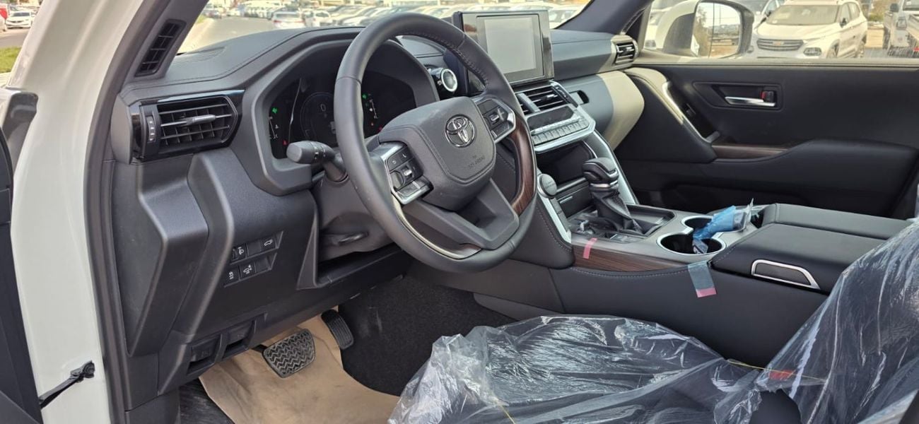 تويوتا لاند كروزر INSIDE BLACK 4.0