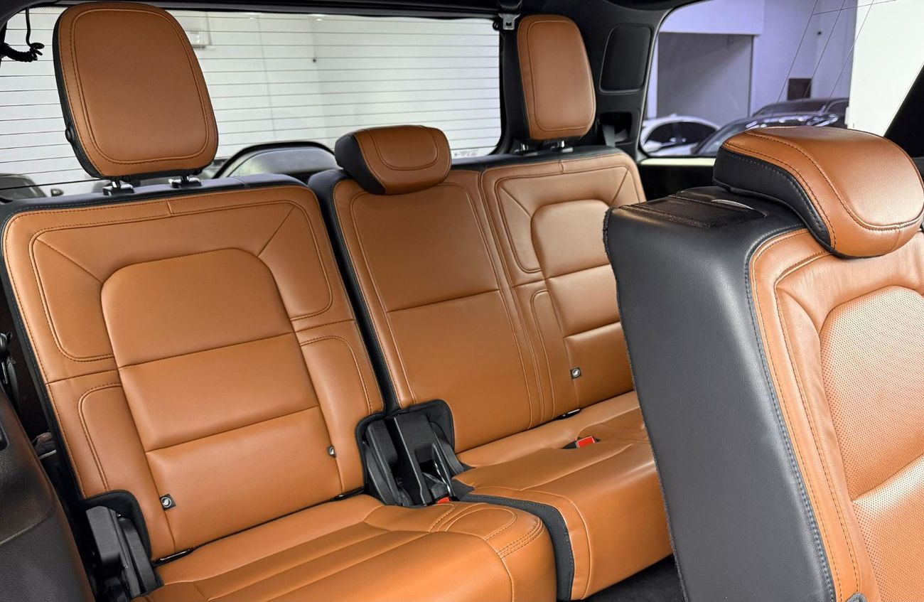 Lincoln Navigator Presidential 3.5L 2020 Lincoln Navigator Presidential, 2025 Lincoln Warranty + Service Pack, Low Km,