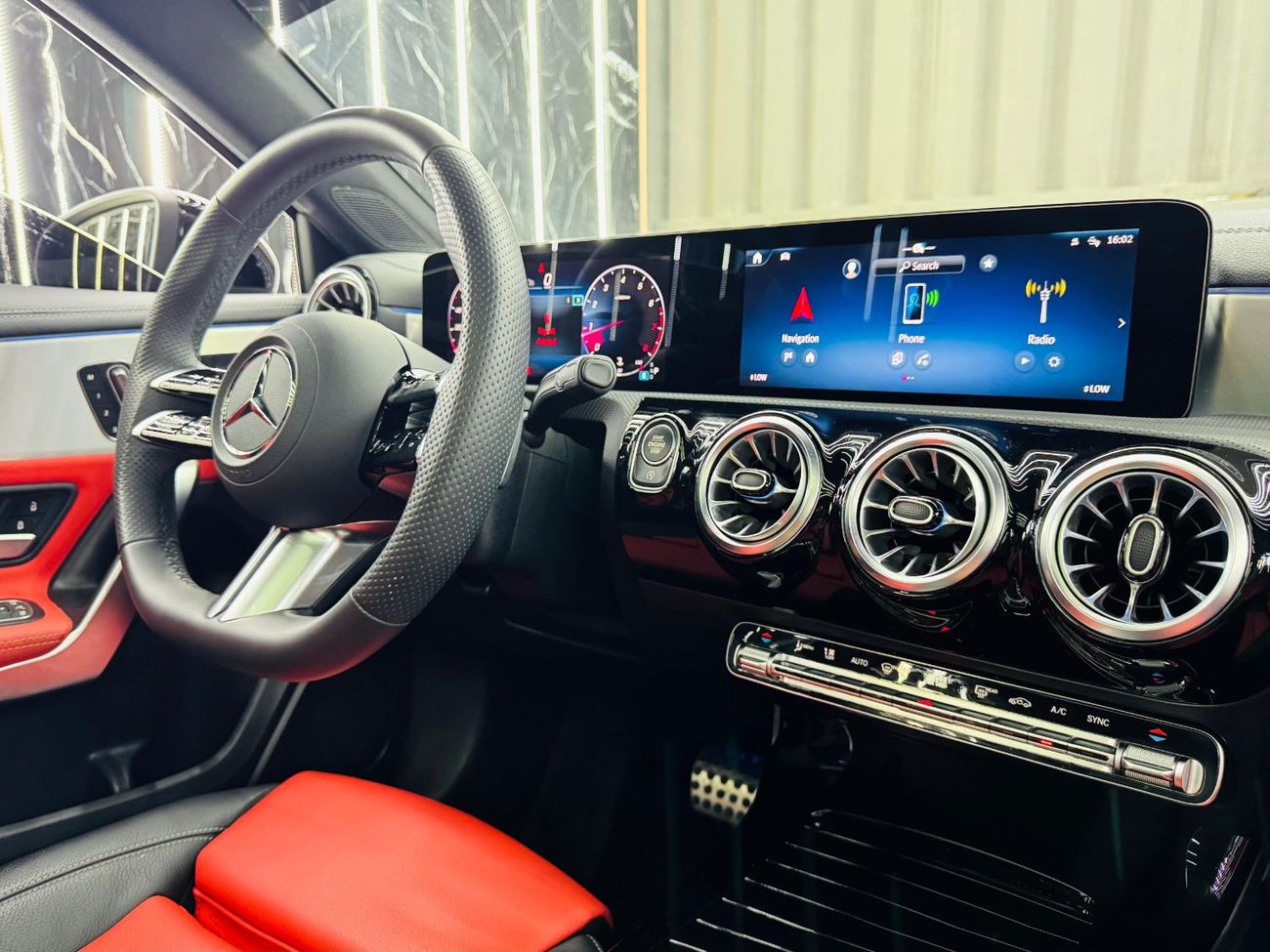 مرسيدس بنز A 200 AMG 2025 Mercedes Benz A200 AMG, Mercedes Warranty, Very Low Kms, Excellent Condition, GCC