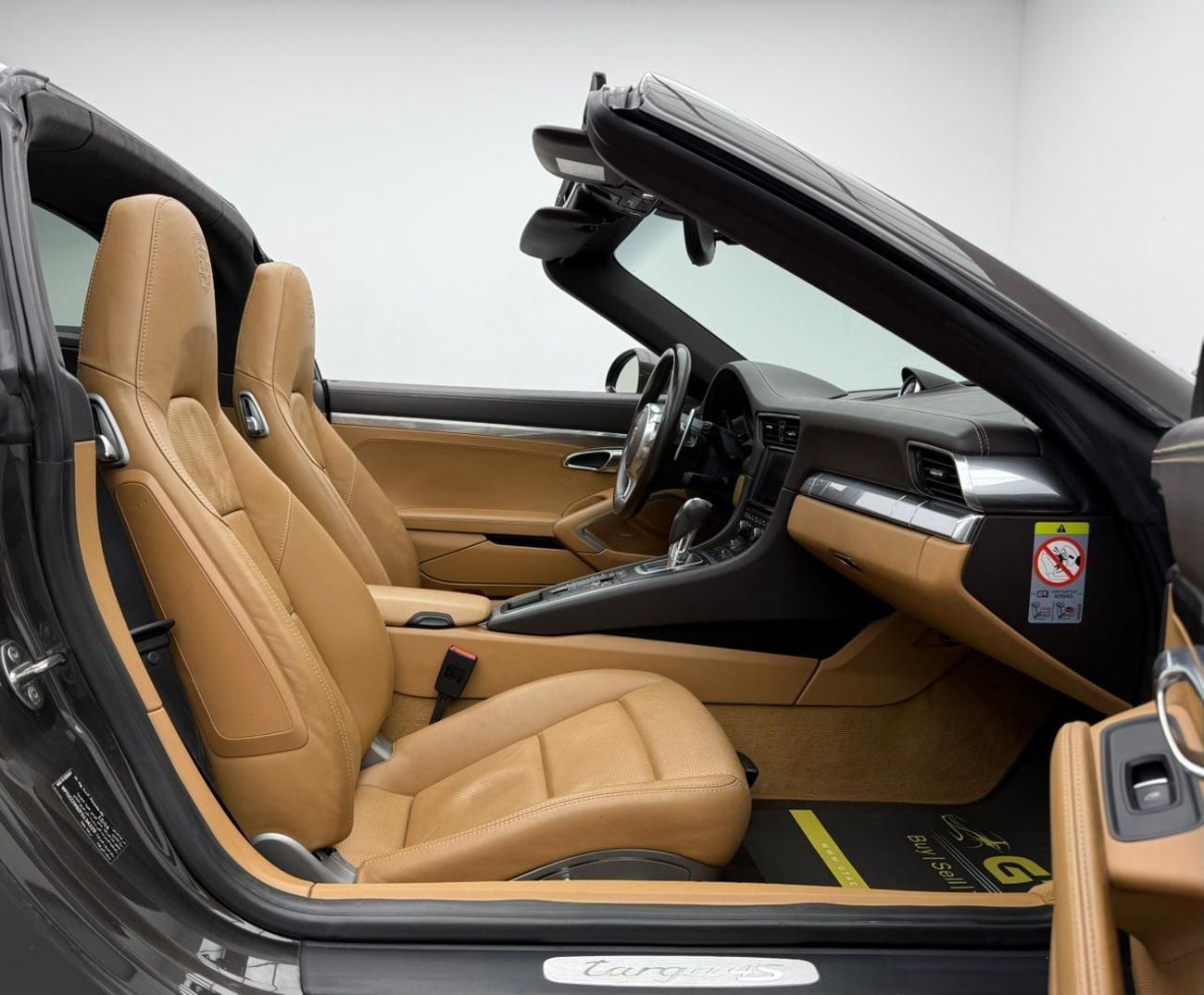 بورش 911 Targa 4S 3.8L 2015 Porsche 911 Targa 4S ,Porsche Service History ,Excellent Condition ,GCC