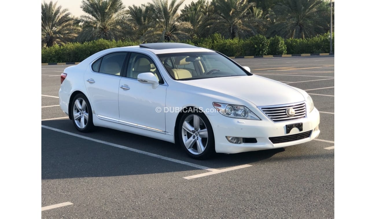 لكزس LS 460 لكزس Ls460 موديل 2012 خليجي حاله ممتازه من الداخل والخارج كراسي جلد ومثبت سرعه وتحكم كهربي كامل ونظا