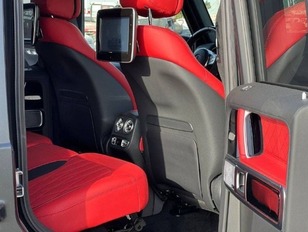 مرسيدس بنز G 63 AMG بريميوم + 4.0L V8 PTR A/T // 2022 // FULL OPTION WITH AMG KIT , 360 CAMERA // SPECIAL OFFER // BY FO