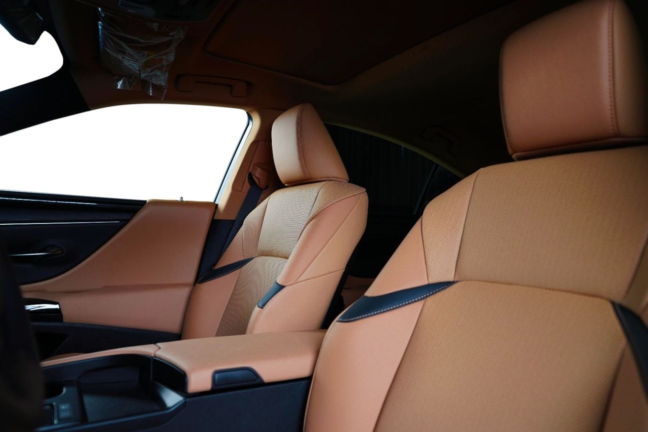Lexus ES300h GCC- warranty valid till December 2028